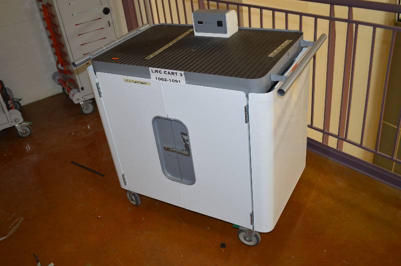 lot 47 image: Bretford Laptop Cart