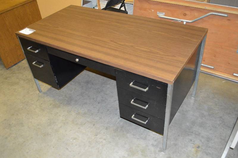 lot 51 image: Teacher Desk