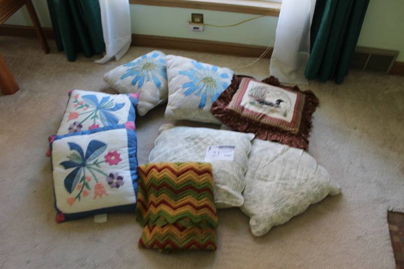 Decorative Pillows (7), Blanket (1)
