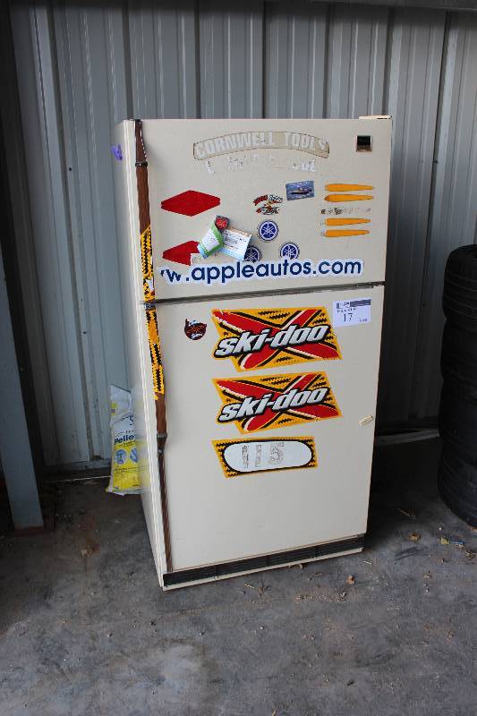 Whirpool Refrigerator & Freezer.