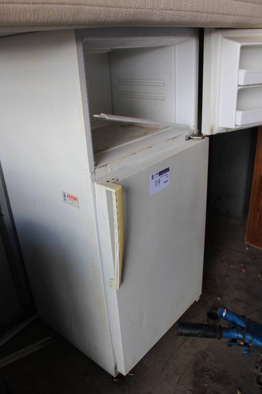 Amana Refrigerator & Freezer.