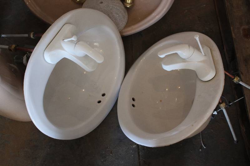 Lot of (2) Sinks wFaucets.