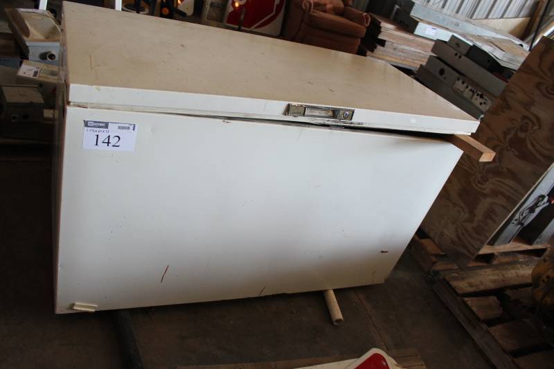 Freezer 27� x 60� x 35�.