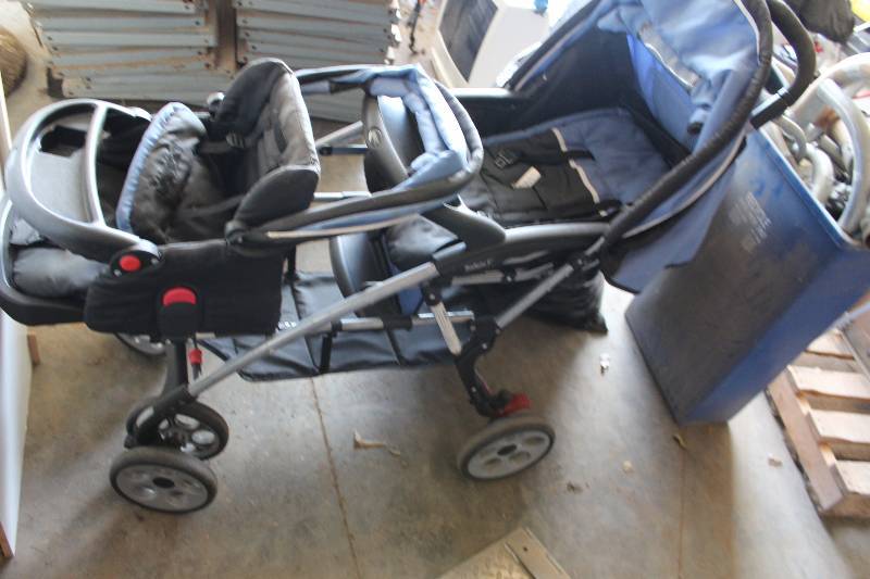 Safety 1st Childs Stroller w2 Seats & Bike Wheels.