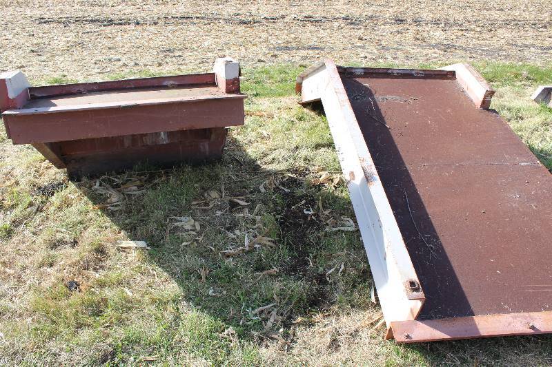 Lot of (2) Metal Rungs.