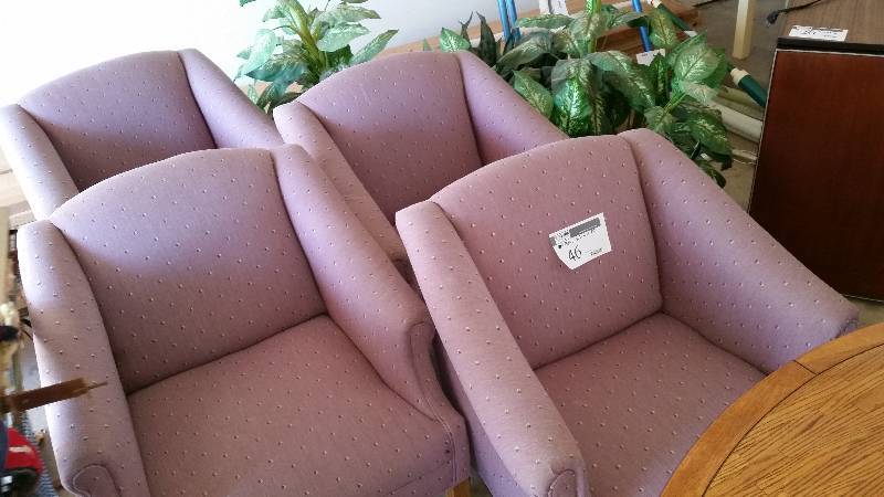 lot 46 image: Lot of (4) Matching Cushion Chairs with Wheels