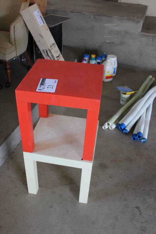 lot 21 image: Lot of (2) End Tables 16 x 16 x 16.
