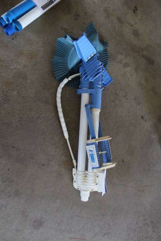 lot 35 image: Kreepy Krawly Pool Cleaner.