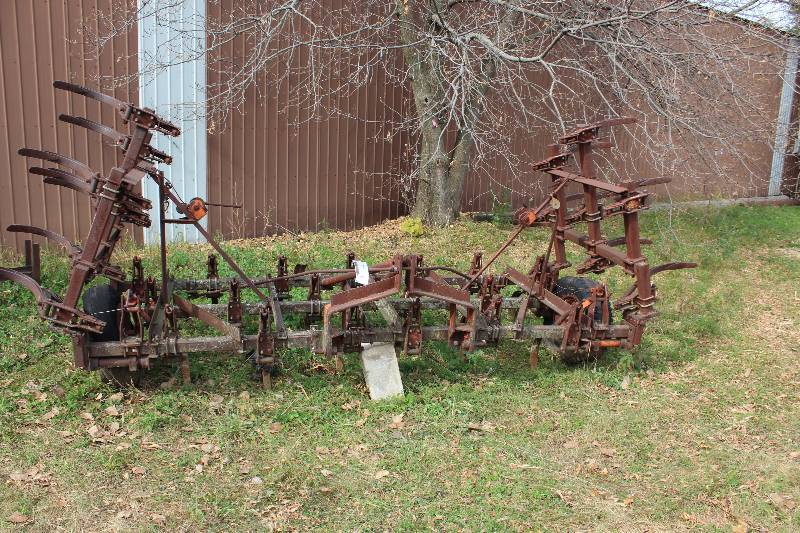 lot 4 image: Spring Tooth Plow