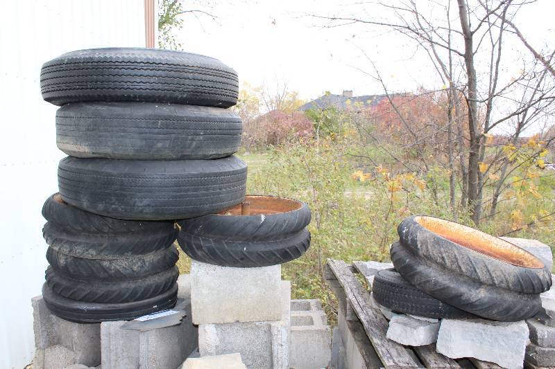 lot 83 image: Lot of (7) Miscellaneous Tires wRims 17 (4) & 22 (3).