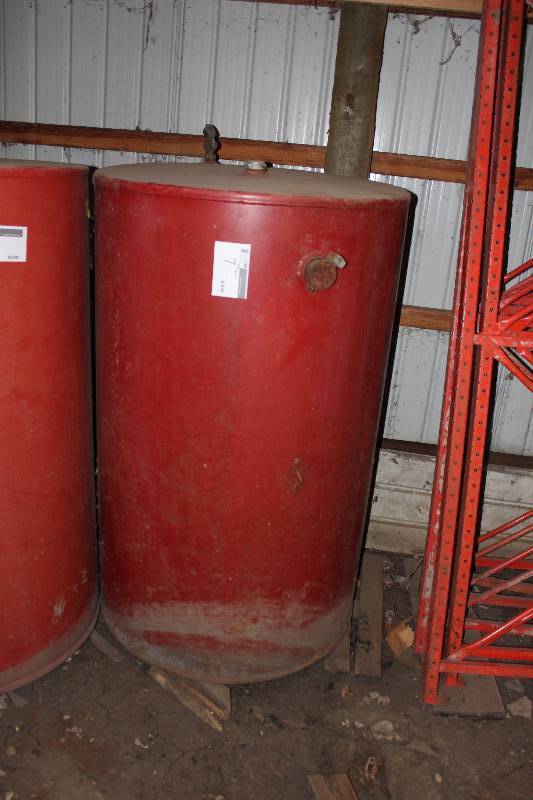 lot 7 image: 300 Gallon Tank wMetal Stand.