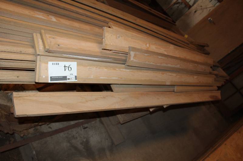 lot 94 image: 4 two piece Oak Chair Rail