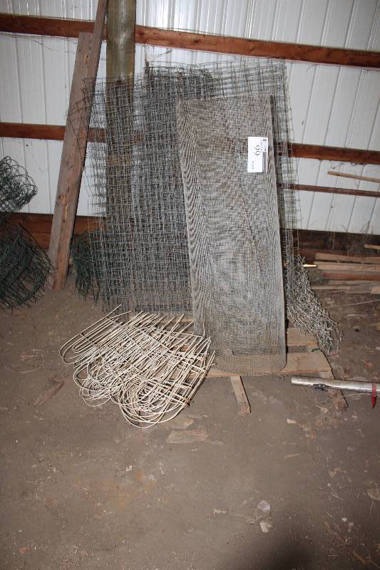lot 99 image: Pallet of Metal Fencing.