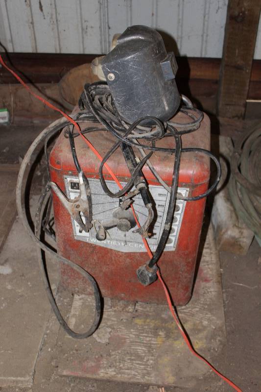 lot 9 image: Twentieth Century Brand Welder wCables & Mask.