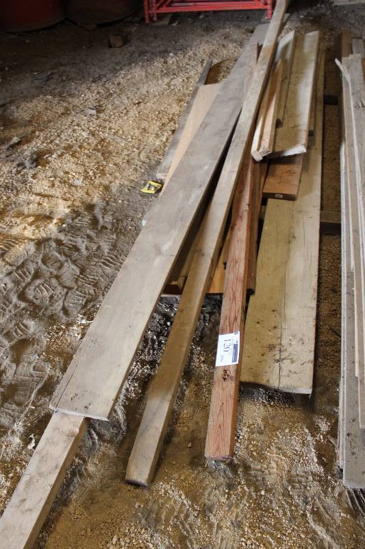 lot 120 image: Lot of Scrap Wood.