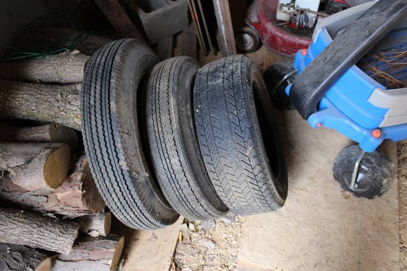 lot 122 image: Lot of (3) Tires wRims.