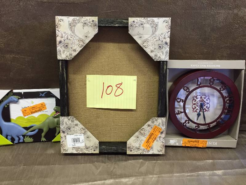 Lot of Frames and clock