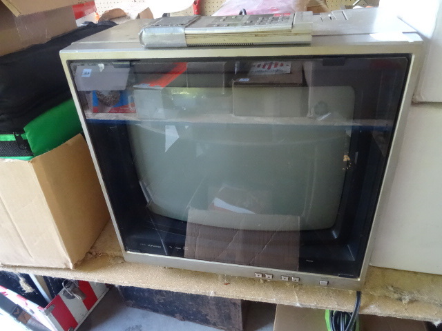 lot 4 image: 12 inch color tv  Game monitor
