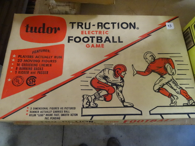lot 43 image: Vintage Tudor Tru Action Electric Football Game EXCELLENT COMPLETE
