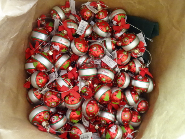 lot 48 image: Bag of 200() Christmas tree ornament bulbs