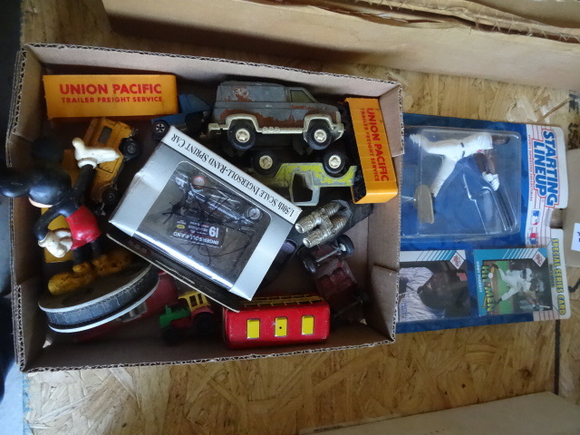 lot 66 image: Flat of Diecast plus Pepsi Collectable