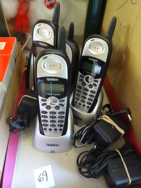 lot 69 image: Uniden 3 hand set cordless phone system