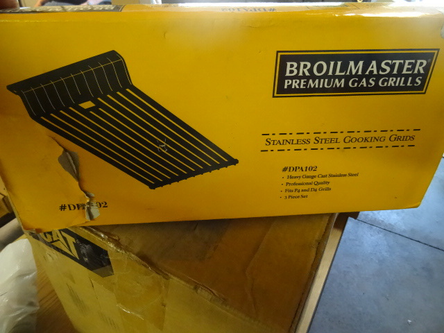 lot 83 image: Broilmaster Stainless Steel Cooking Grid Set
