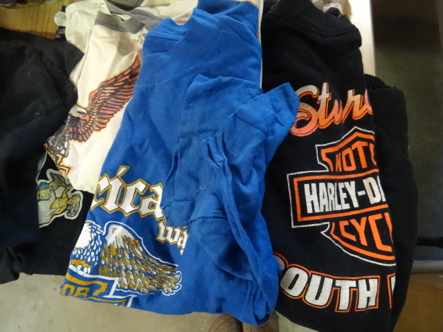 lot 89 image: Box of approx 6 Harley Davidson Shirts