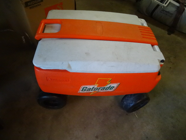 lot 115 image: Large Wheeled Gatorade Cooler