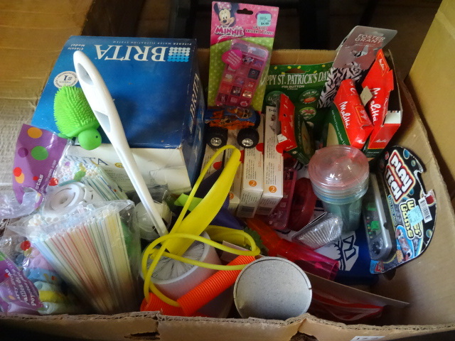 lot 122 image: Box of Kitchen, Household, Toys