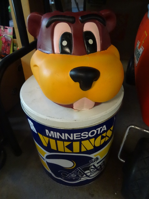 lot 127 image: Minnesota Vikings tin and Goldie Gopher foam hat