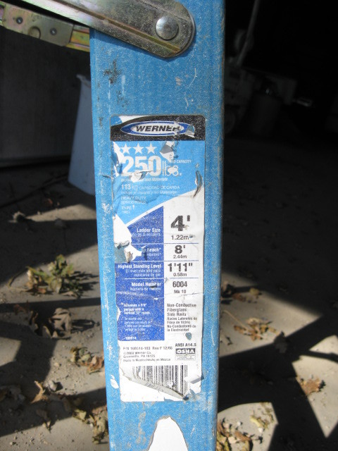 Warner 4 foot Fiberglass Ladder with Rope