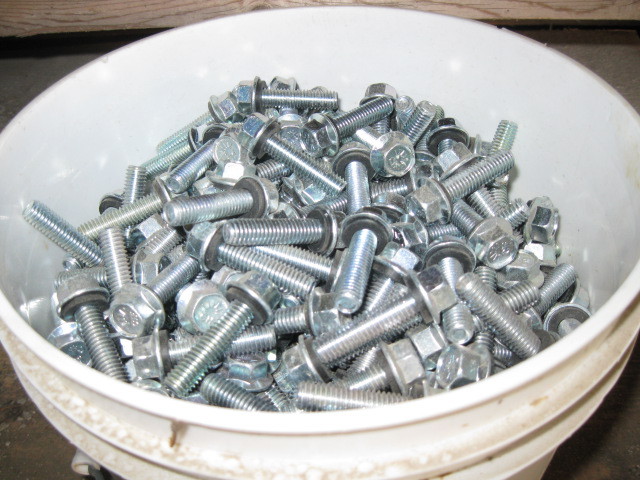 800 Machine Screws