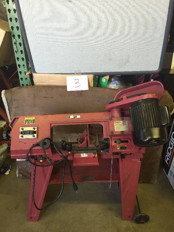 lot 3 image: Central Machinery 1 HP 4 in. x 6 in. HorizontalVertical Metal Cutting Band Saw