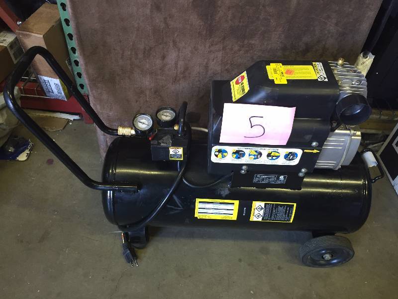 Central Pneumatic 8 gal. 2 HP 125 PSI Oil Lube Air Compressor KX REAL