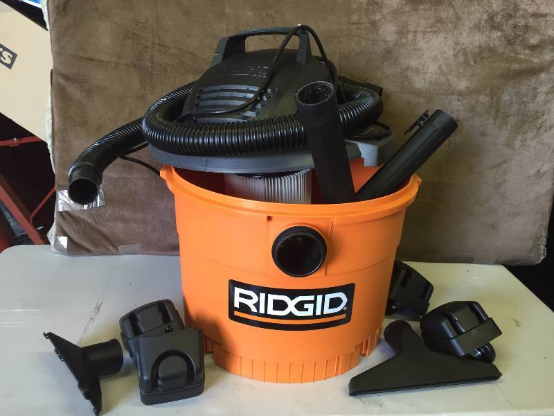 lot 13 image: Ridgid 9-gal. WetDry Vacuum