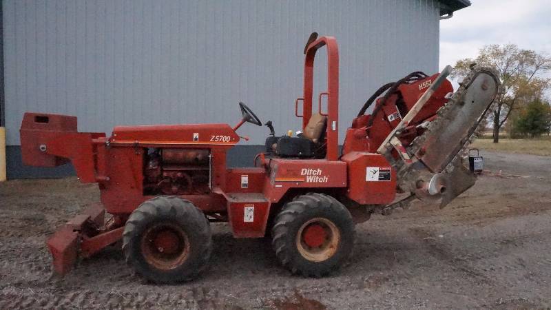 Z5700 Ditch Witch with Front Blade