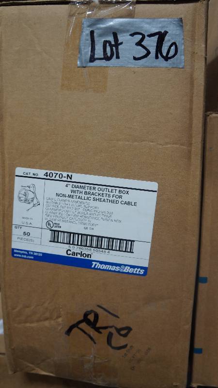 lot 376 image: Sealed Box of Thomas&Betts 4 Diameter Outlet Box w Brackets for Non-Metallic Sheathed Cable - qty 50