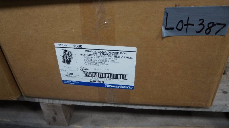 lot 387 image: Sealed Box of Thomas&Betts Single Gang Device Box w Nails for Non-Metallic Sheathed Cable - qty 100