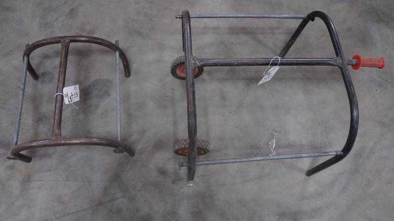 lot 395 image: 2 Metal Wire Stands