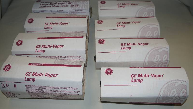 lot 302 image: Box of 8 Variety of GE Light Bulbs (175 & 250 Watt)