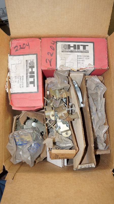 lot 616 image: Mixed Box Of Clamps