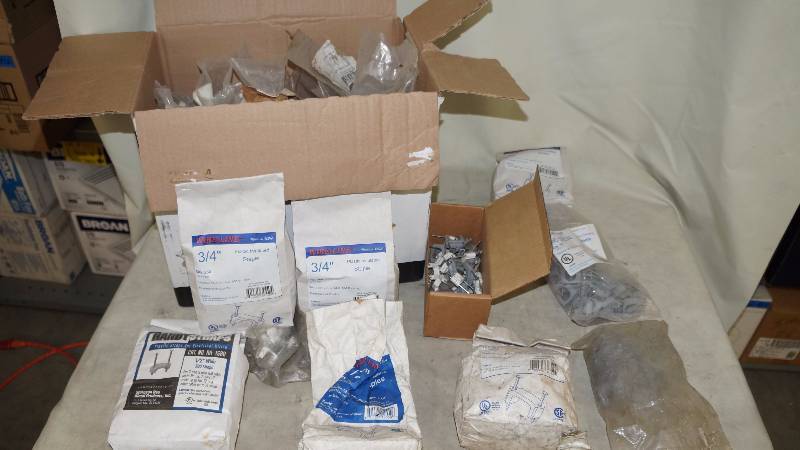 lot 617 image: Box Of Electrical Wiring Plastic Straps