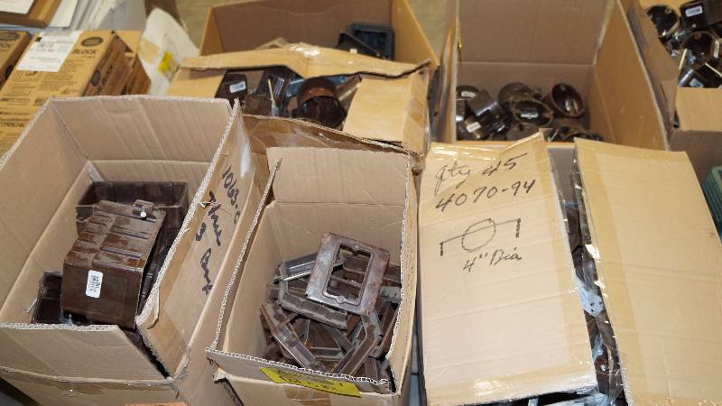 lot 582 image: Pallet of Various Gang Boxes