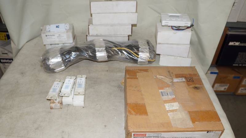 lot 593 image: Mixed Box of Floor Heating Elements