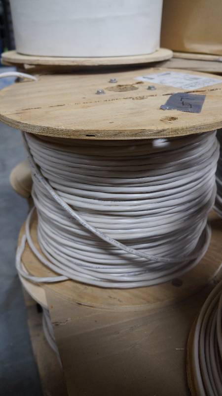 lot 71 image: NEW 1000 Spool of Southwire Romex SIMpull 14-3 CU NM-B w Ground E-18679FNEC 600 Volt NonMetallic Sheathed Cable
