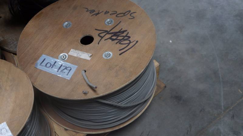 lot 129 image: NEW 1000 Spool of 14 AWG Inwall CL2 Rated 2 Cond Speaker Cable 24-5790