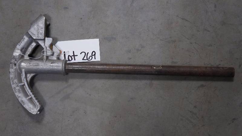 lot 269 image: .75 Thinwall .5 Rigid Pipe Bender with Handle & Level