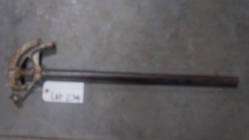 lot 274 image: .5 EMT Only Pipe Bender with Handle