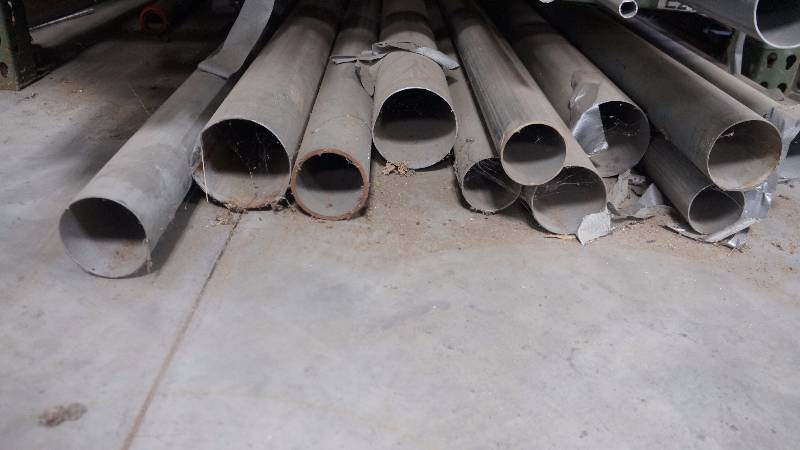 lot 289 image: Row of Large Metal Conduit - Variety of Sizes
